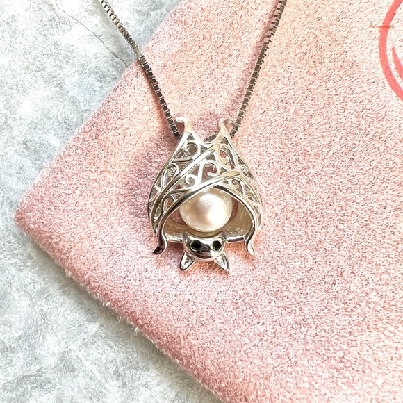 New ORSI Silver Bat necklace - Picture 3 of 8